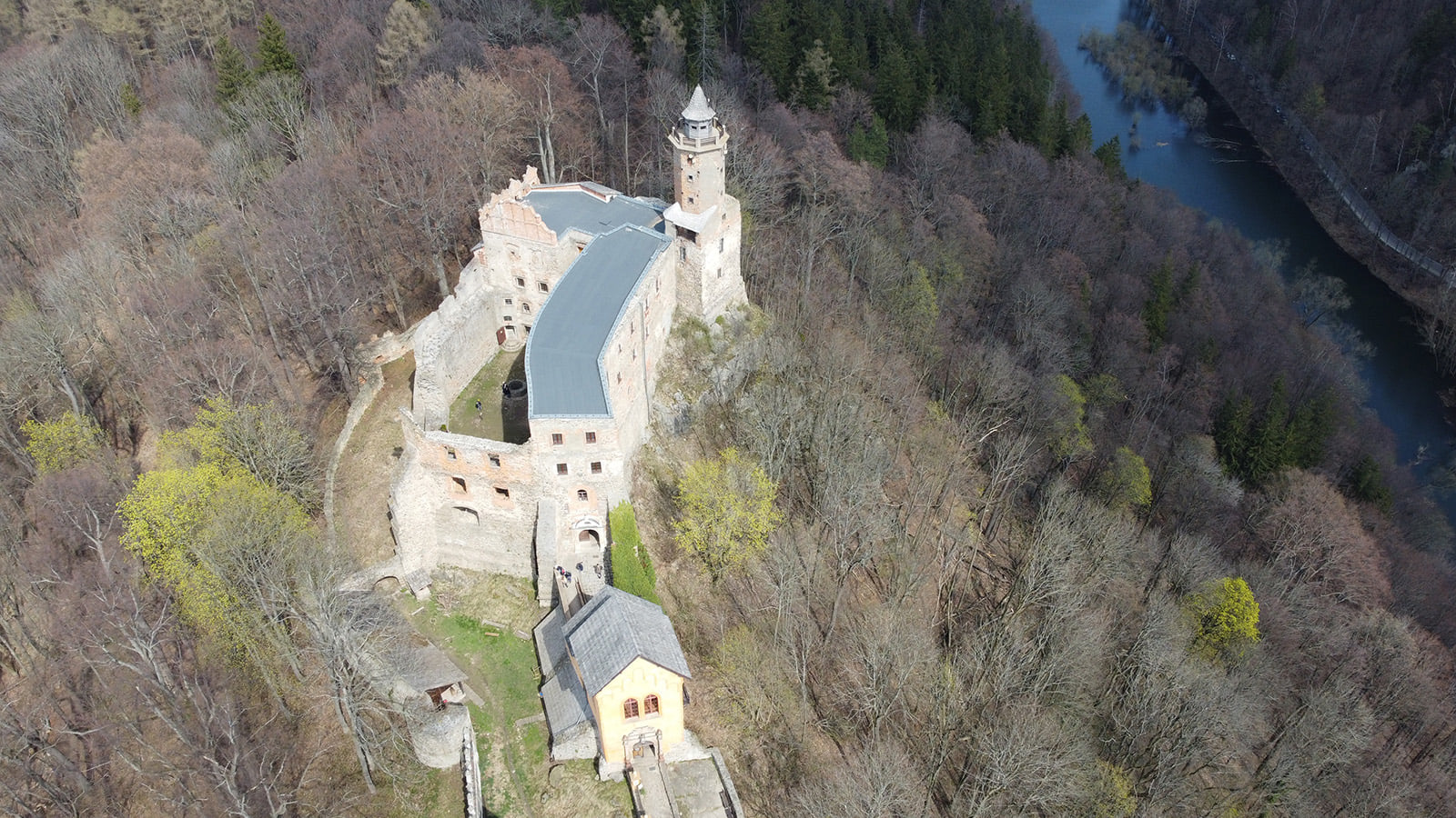 Muzyczne otwarcie wieży i wyścig